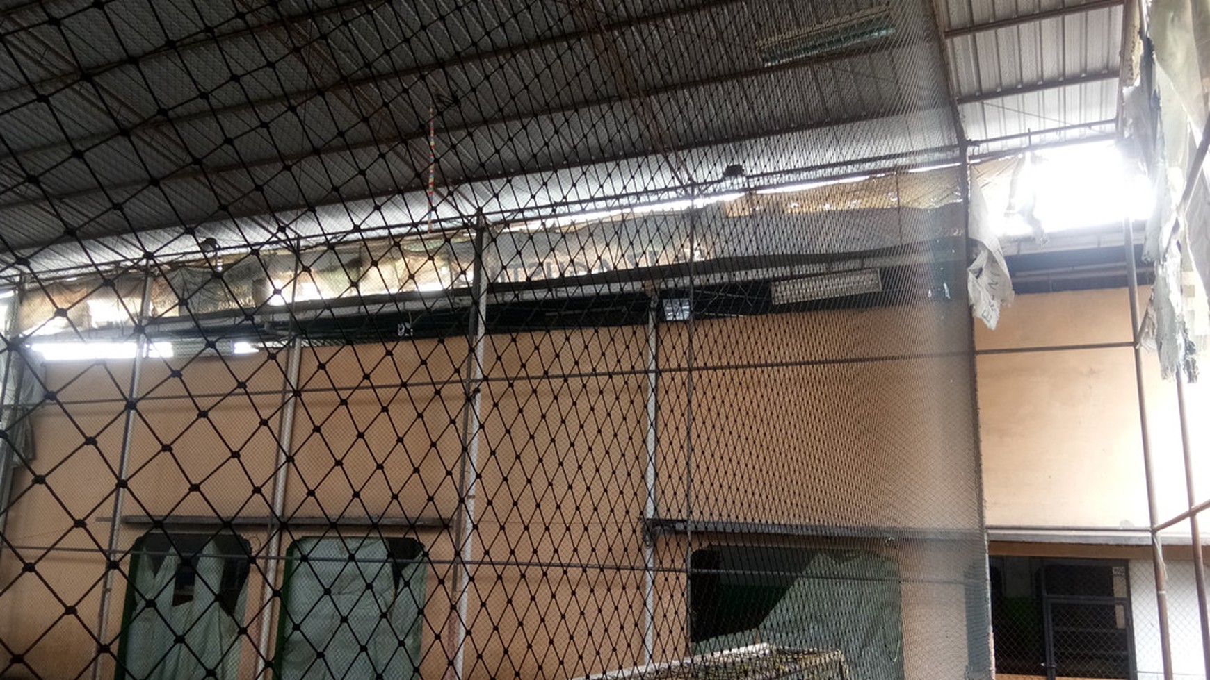 WORKSHOP, RUMAH DAN KONTRAKAN 4 UNIT. TANAH 800 M2 PINGGIR JALAN RAYA DIJUAL CEPAT#IK