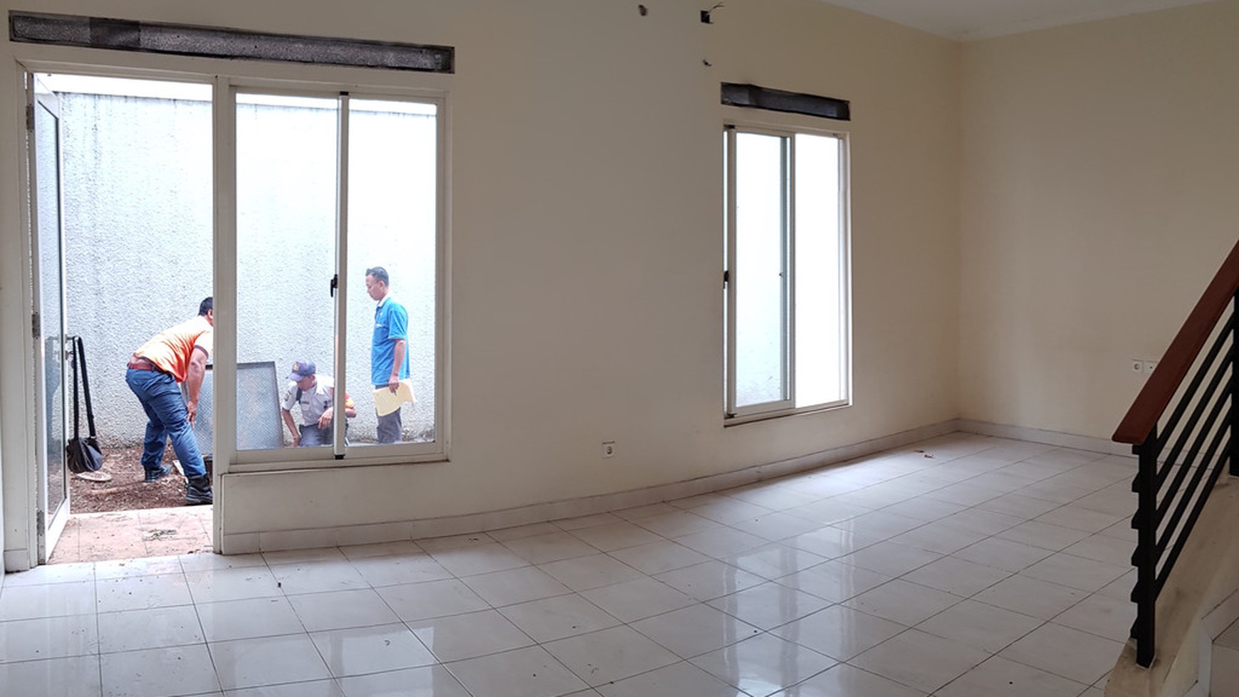 DIJUAL CEPAT RUMAH DALTON SUMMARECON DEPAN SWIMMING POOL