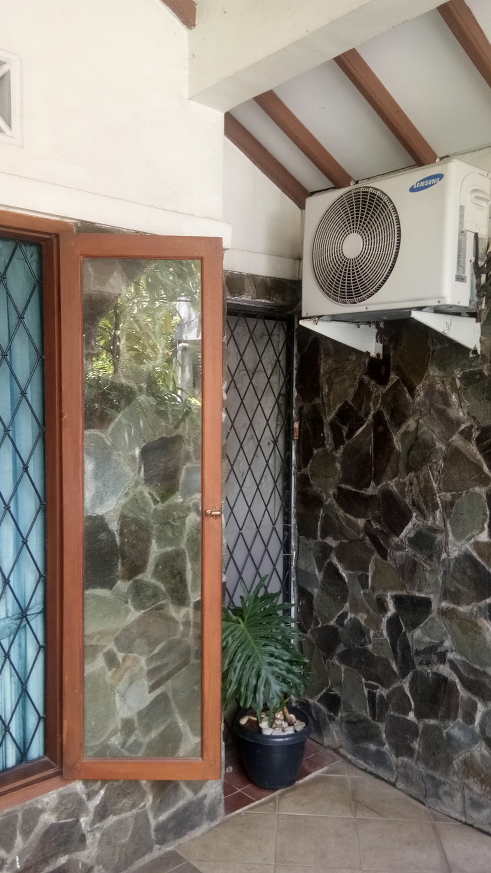 RUMAH NYAMAN TINGGAL MODEL LAMA PONDOK RANJI HANYA 1,8 M
