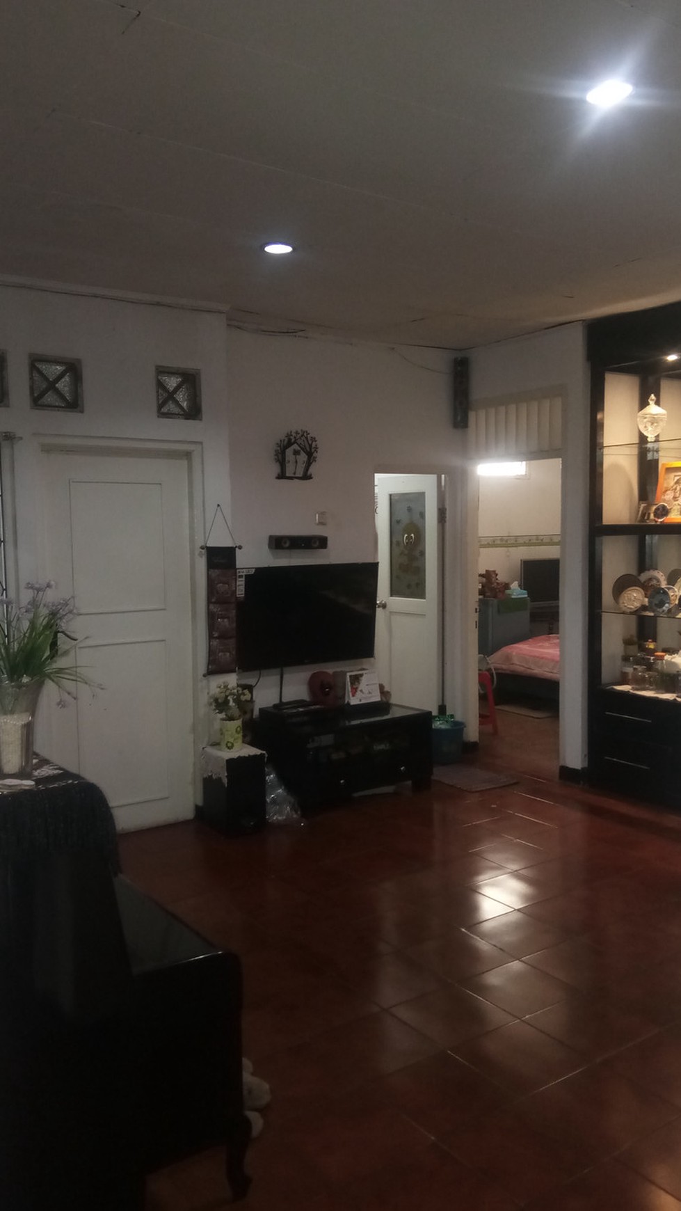 RUMAH NYAMAN TINGGAL MODEL LAMA PONDOK RANJI HANYA 1,8 M