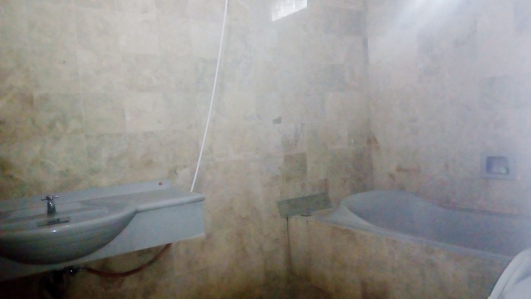 RUMAH MEWAH, COCOK UNTUK KELUARGA/KOST, DALAM PERUMAHAN AYODYA.