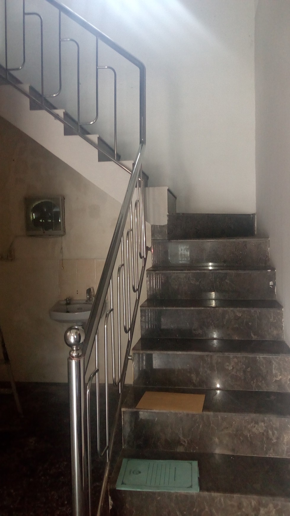 RUMAH MEWAH, COCOK UNTUK KELUARGA/KOST, DALAM PERUMAHAN AYODYA.