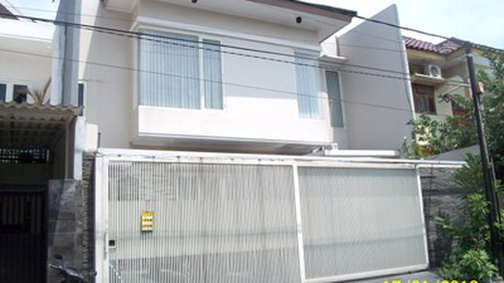 Rumah Baru 2 Lantai, Minimalis, Row Jalan depan Lebar + Paving, Siap Huni