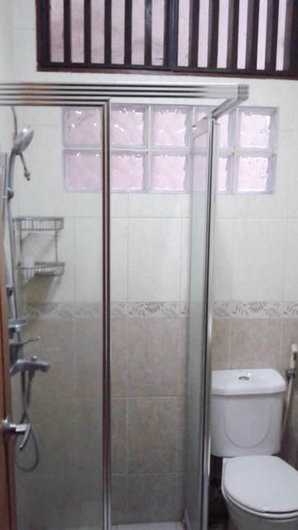 Rumah PTB Duren Sawit semi Furnish, Luas 213m2