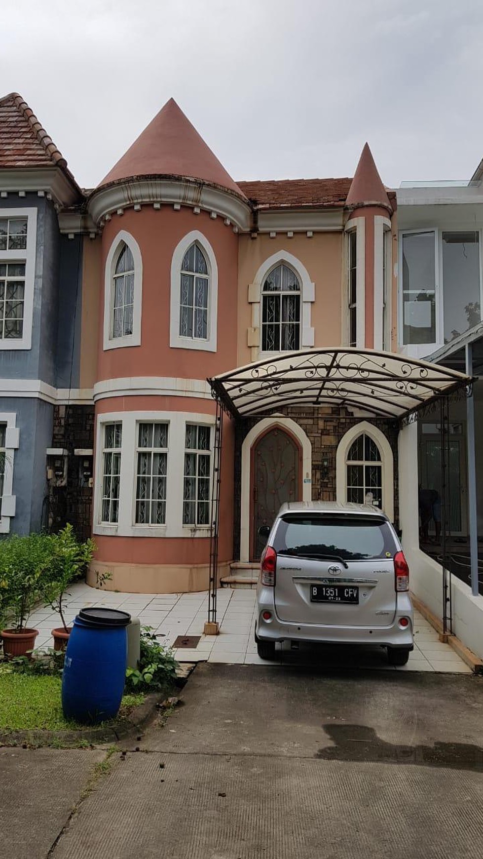 Rumah keluarga - JL. Camelot Lippo Karawaci Tangerang