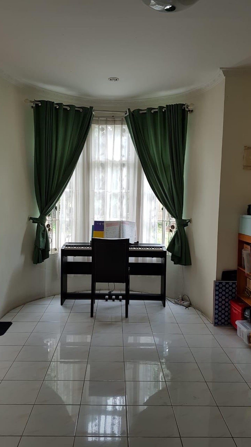 Rumah keluarga - JL. Camelot Lippo Karawaci Tangerang