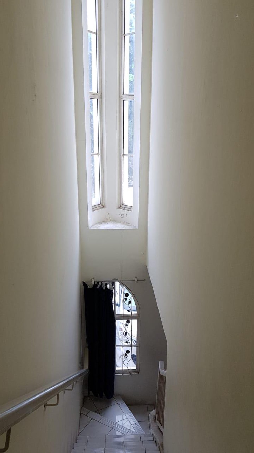 Rumah keluarga - JL. Camelot Lippo Karawaci Tangerang