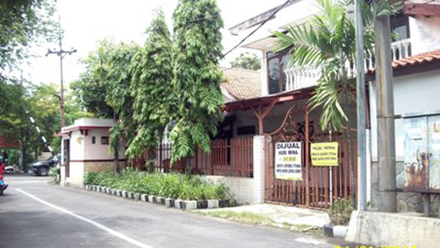 Jual Rumah 1 Lantai, Bagus + Terawat, Row Jalan depan Lebar + Paving, Hoek, Siap Huni