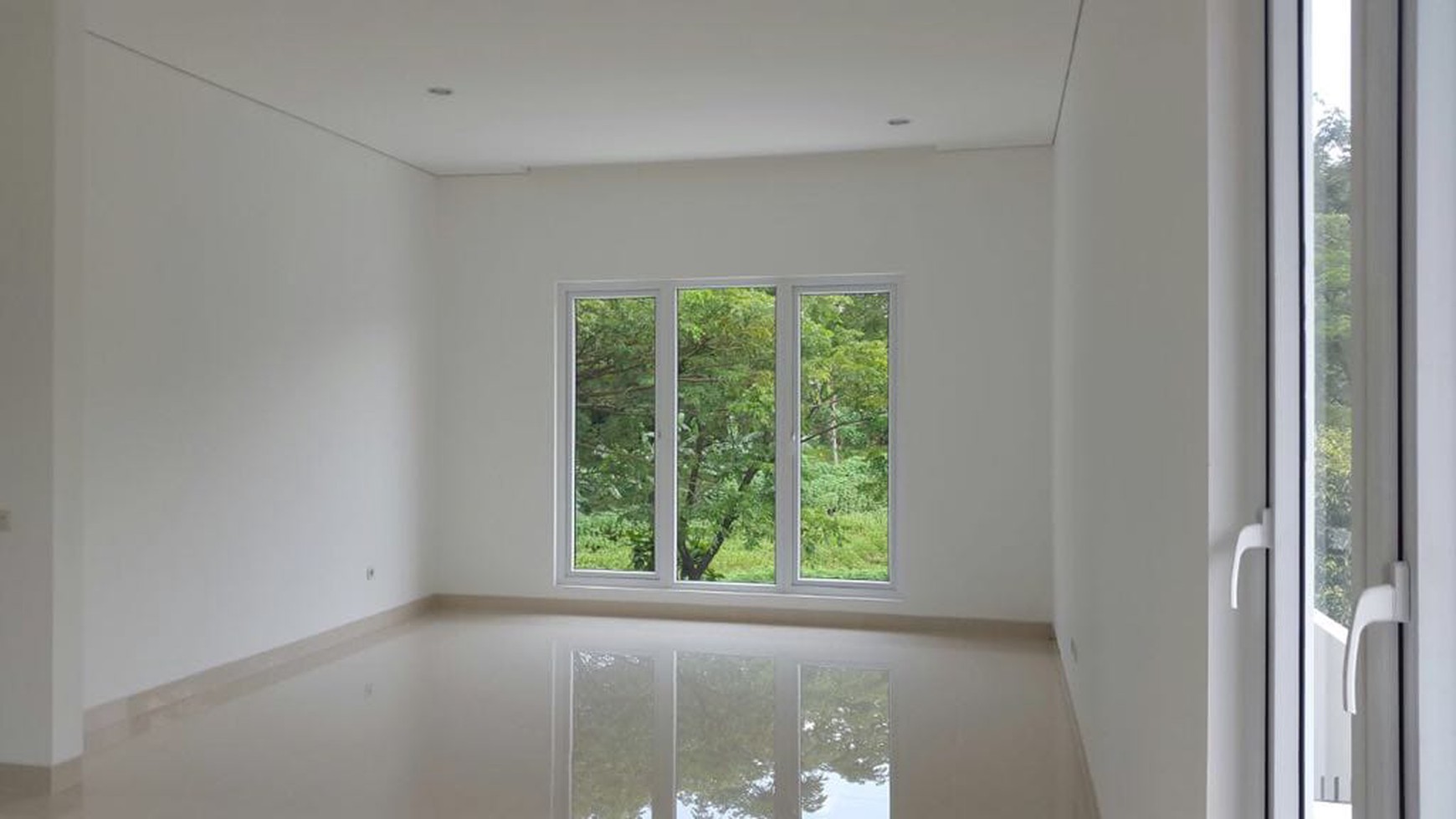 Rumah Mewah, Baru siap huni  di Delatinos