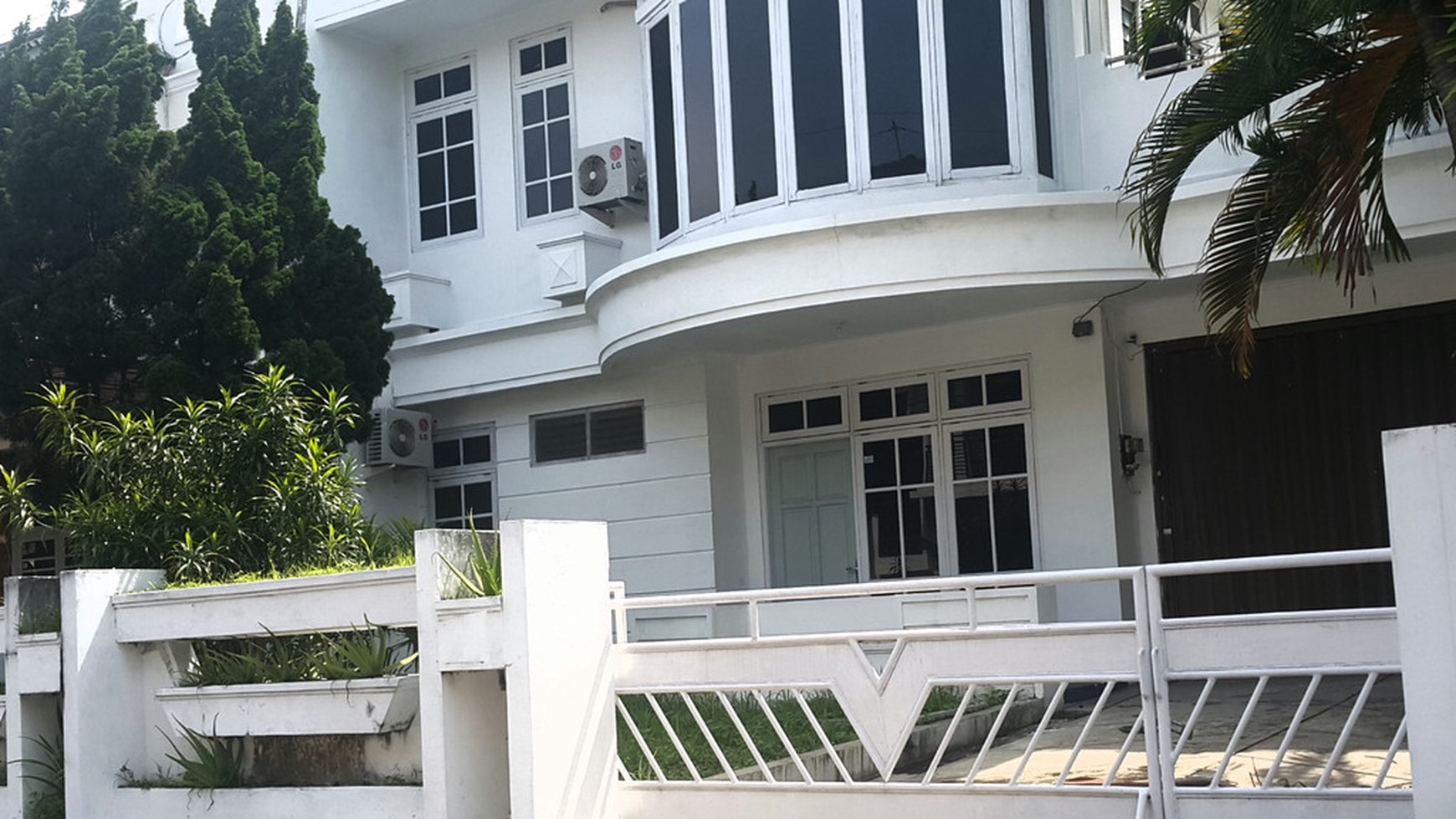 RUMAH MEWAH, COCOK UNTUK KELUARGA BESAR, DALAM PERUM, GODEAN