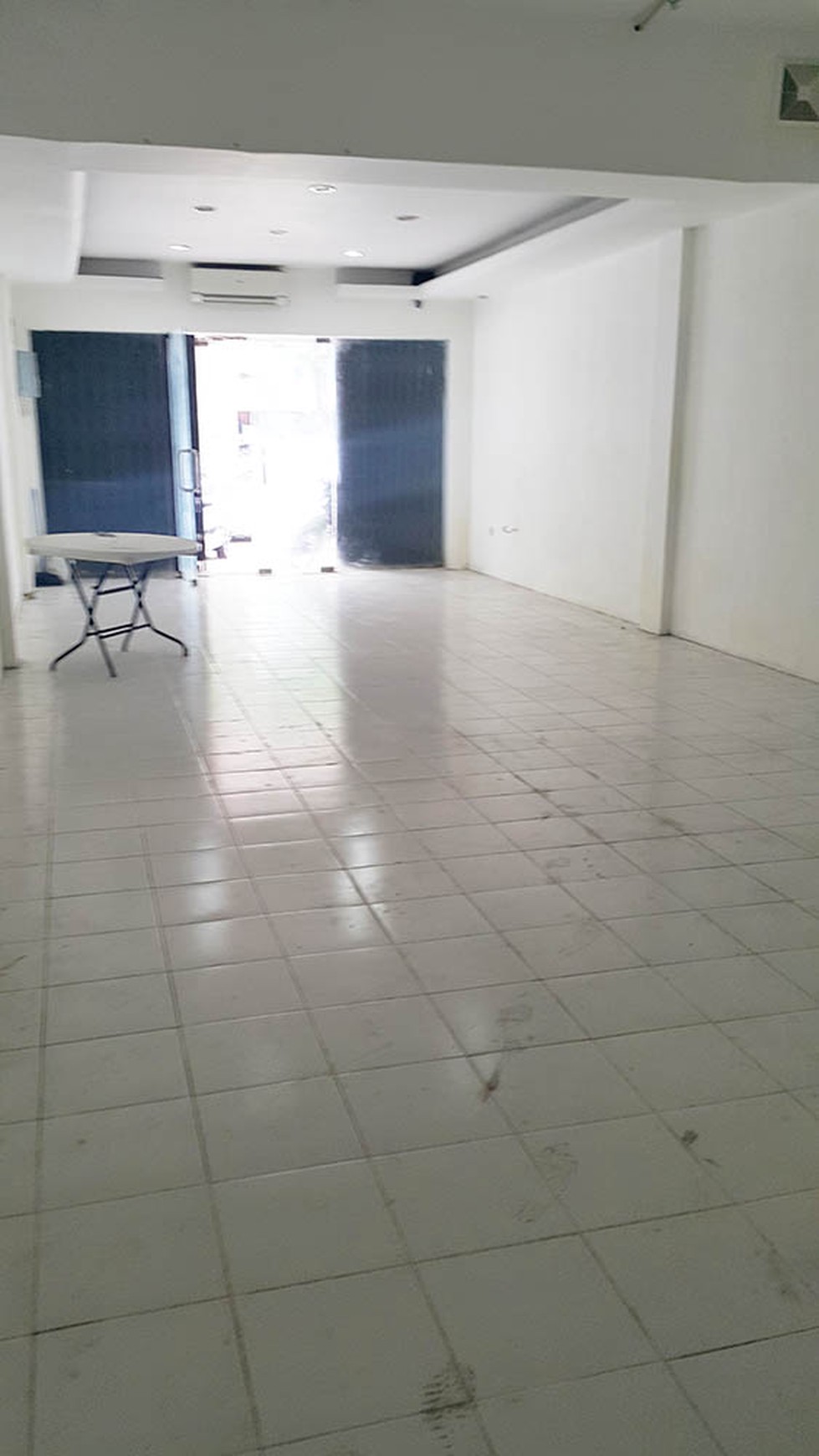 Ruko di Sewa Boulevard Raya, Luas 77m2