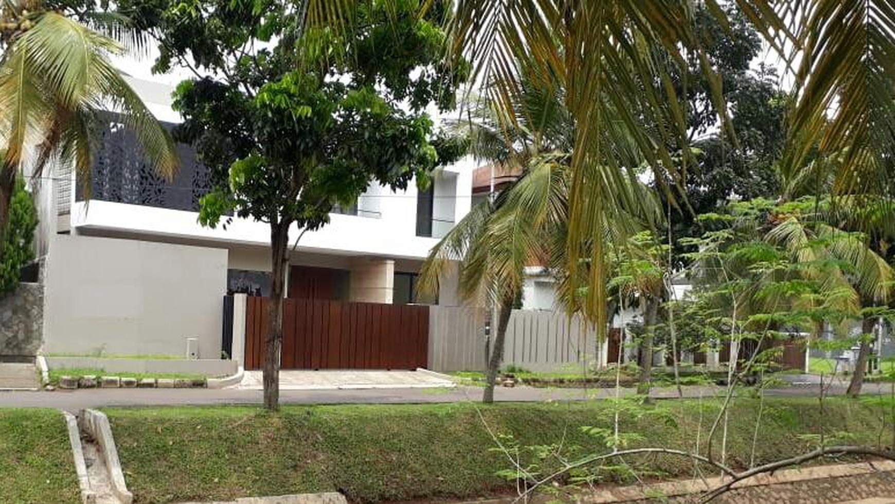 Rumah Mewah,dalam cluster,standar 2 lantai di Bintaro Jaya 7.