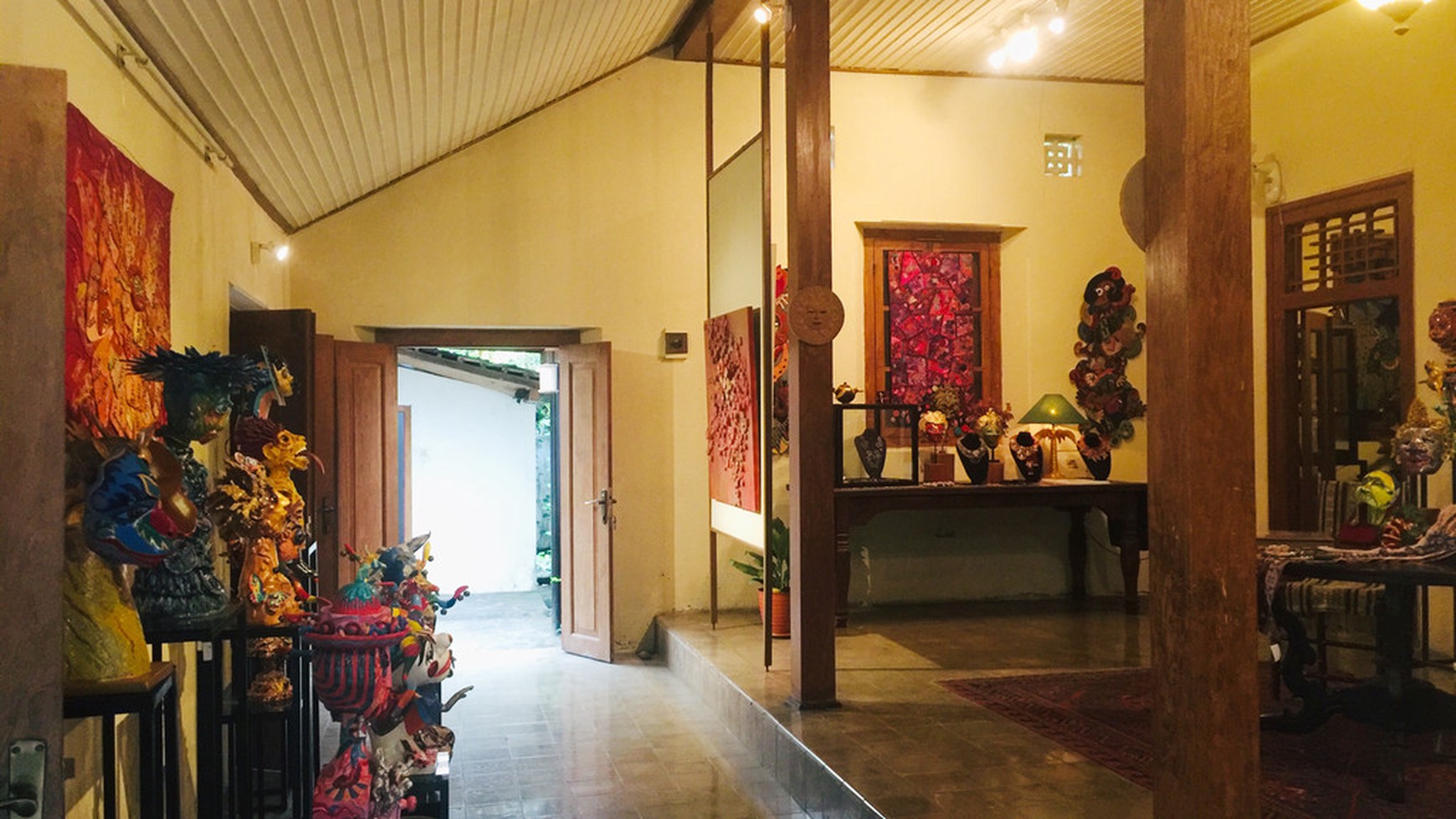 GALERY, COFFE SHOP, PENGINAPAN, DIKOTA JOGJA, JL TIRTODIPURAN, MANTRIJERON