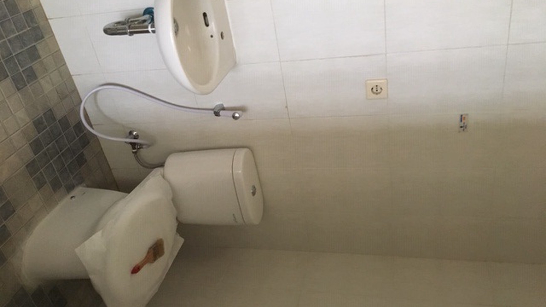 Di Jual New Britania JL. Liverpool - Lippo Karawaci Tangerang