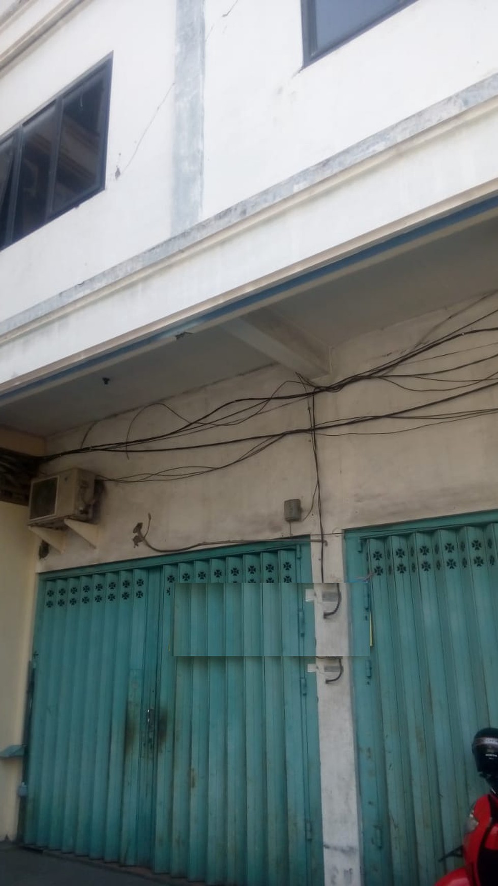 Ruko 3 Lantai Genteng Besar