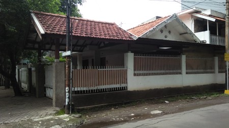 Rumah 2 lantai Ngagel Tama