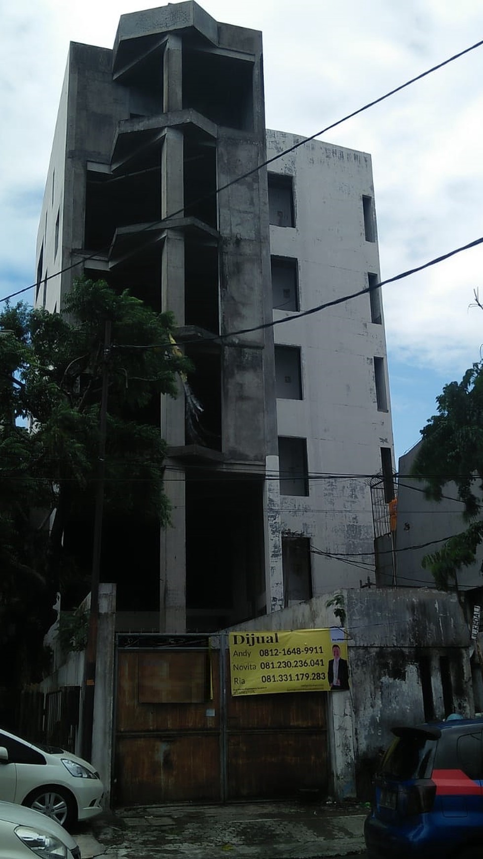 Gedung 6 Lantai Jalan Merak