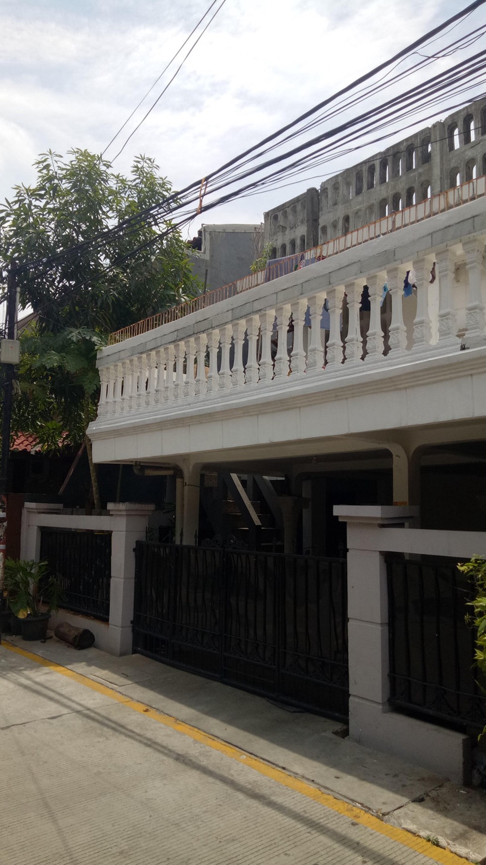 Rumah 2 Lantai perlu Renovasi, Harga nego di Kelapa gading