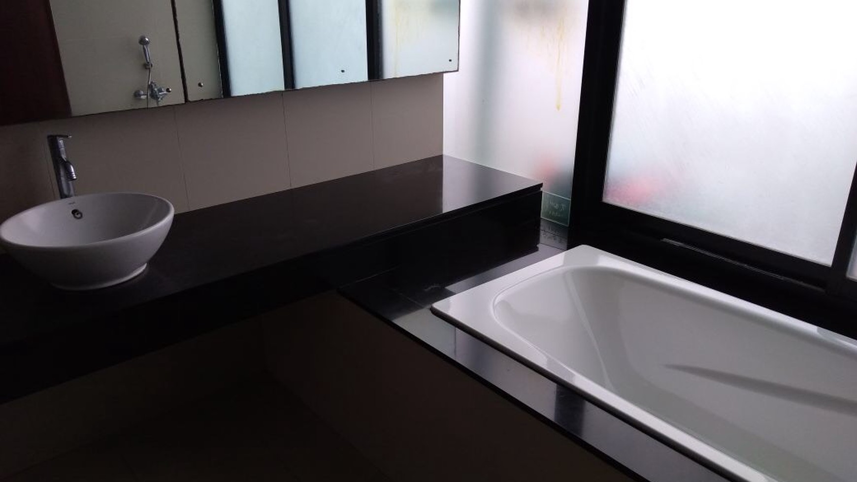 Dijual Townhouse Cantik Asri Dan Dilingkungan Nyaman - Ampera Kemang
