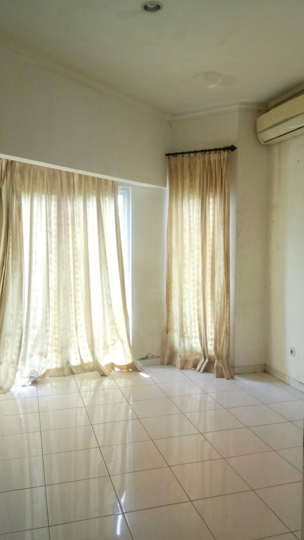 Rumah 2Lantai luas 100m, 40 Jt/Thn nego, MURAH!!!Jarang Ada