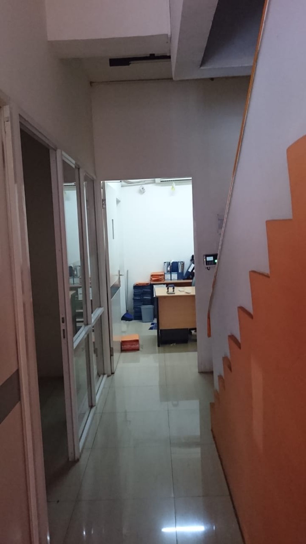 Dijual Ruko 3 Lantai, lokasi strategis dan nyaman @Pondok Pinang Jakarta Selatan