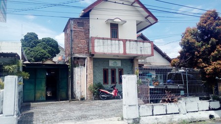 TANAH+ BANGUNAN DILOKASI STRATEGIS DAN BERKEMBANG, JL. DEMANGAN, YOGYAKARTA.