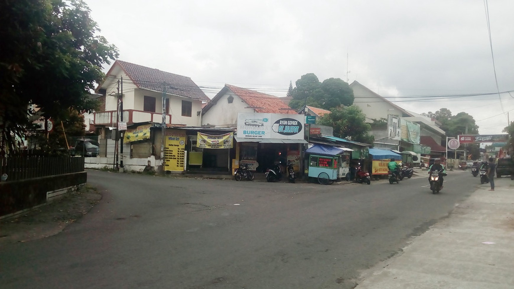 TANAH+ BANGUNAN DILOKASI STRATEGIS DAN BERKEMBANG, JL. DEMANGAN, YOGYAKARTA.
