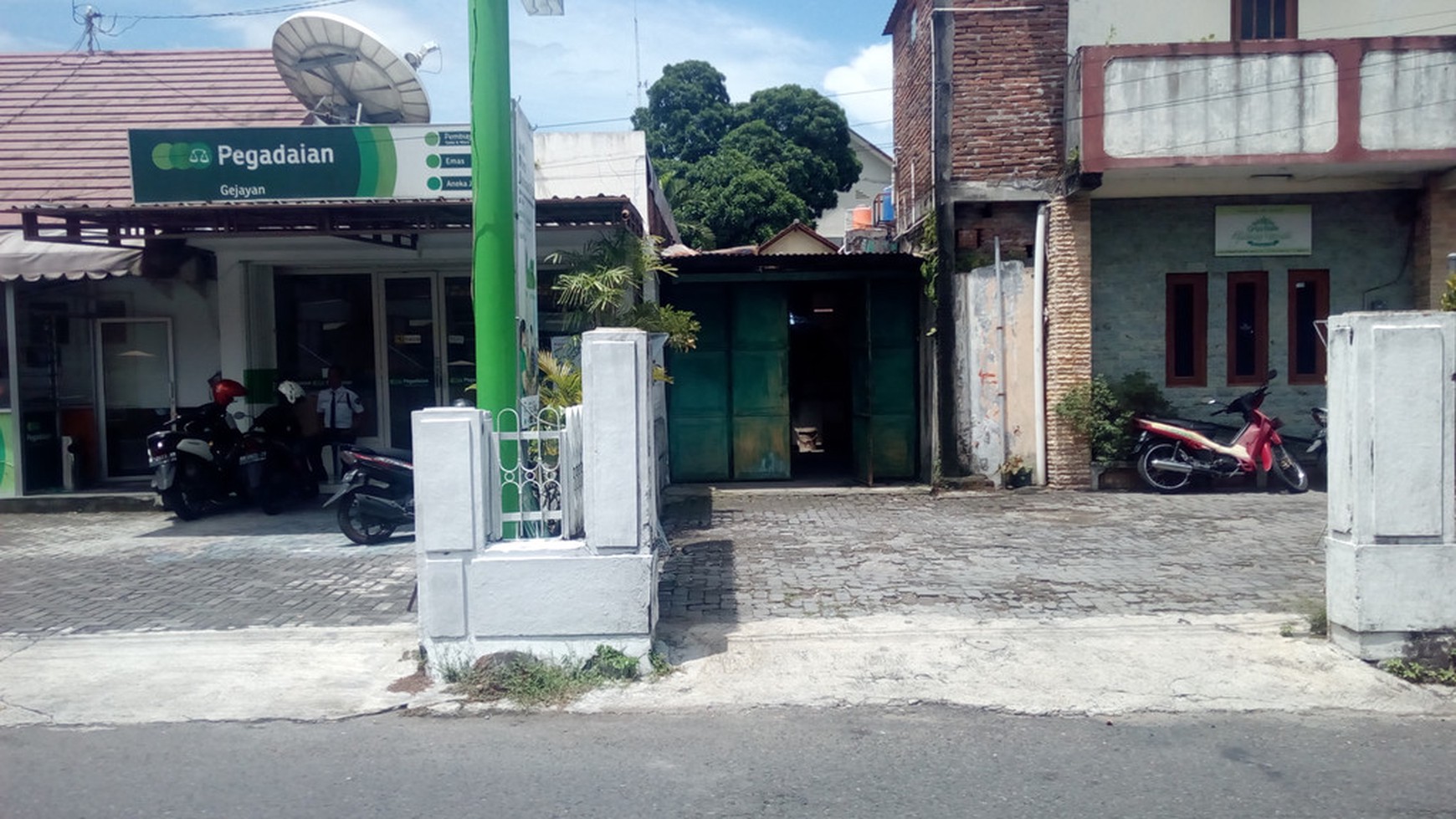 TANAH+ BANGUNAN DILOKASI STRATEGIS DAN BERKEMBANG, JL. DEMANGAN, YOGYAKARTA.