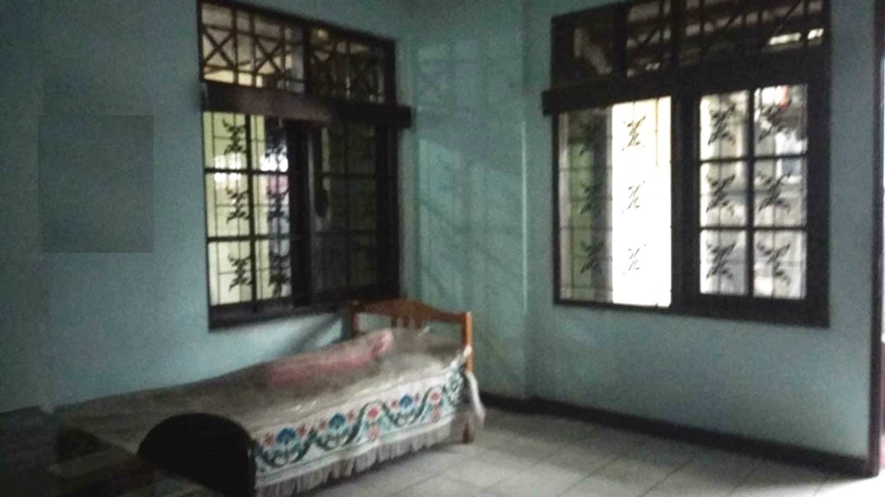 Rumah cantik siap huni di lebak  bulus