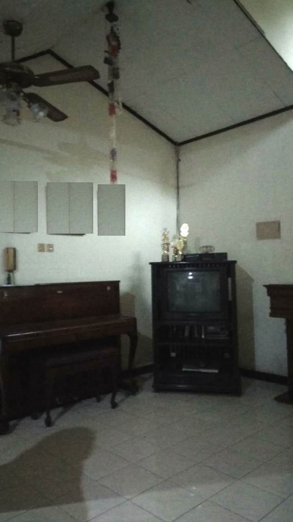 Rumah cantik siap huni di lebak  bulus