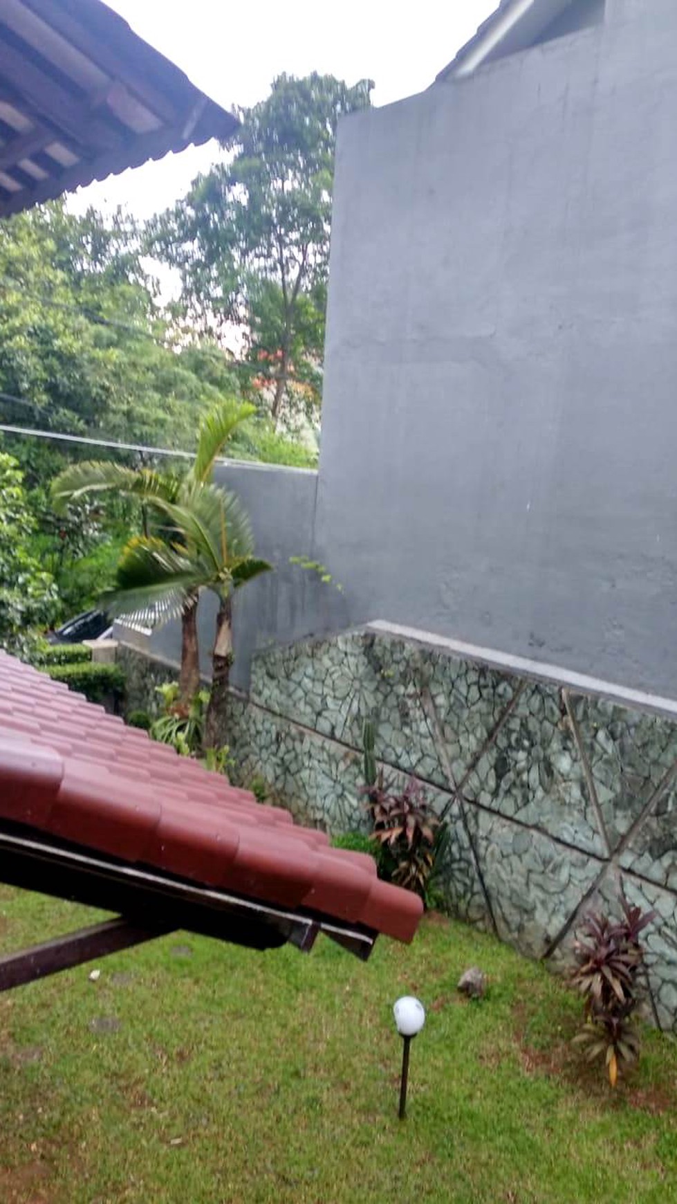 Rumah cantik siap huni di lebak  bulus