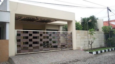 JUAL/SEWA Rumah 1 Lantai, Bagus + Terawat, Row Jalan depan Lebar + Paving, Siap Huni - TAN -