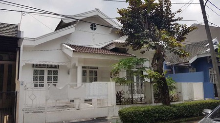 Rumah Tua Bangunan Kokoh, Hunian Nyaman dan Asri @Mertilang, Bintaro Sektor 9