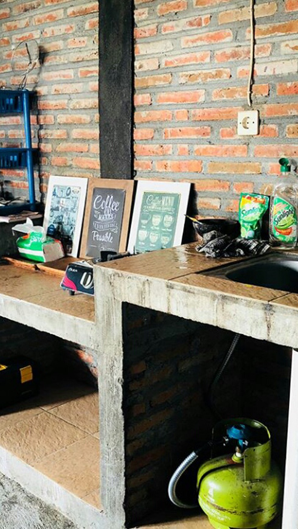 RUANG USAHA+TEMPAT KOST+FURNITURE,DEKAT MASJID AGUNG MANUNGGAL