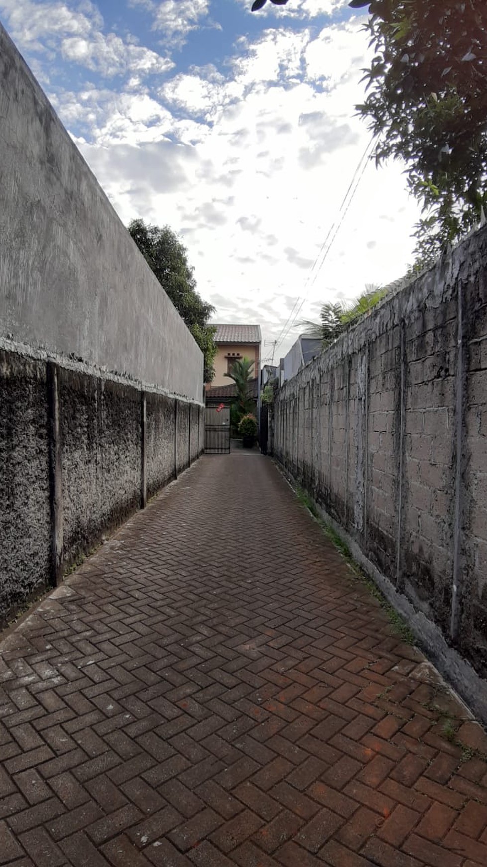 Rumah Cocok Dijadikan Tempat Usaha, Pinggir Jalan Raya dan Lokasi Strategis @Pondok Jaya Raya