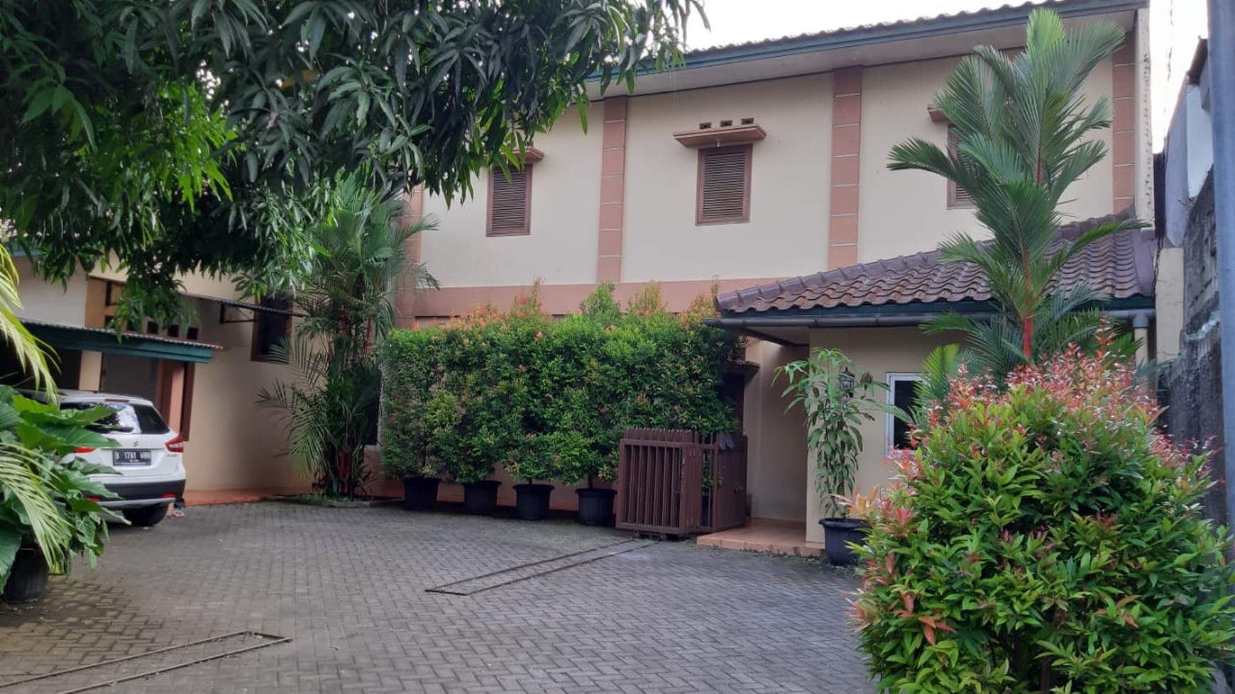 Rumah Cocok Dijadikan Tempat Usaha, Pinggir Jalan Raya dan Lokasi Strategis @Pondok Jaya Raya