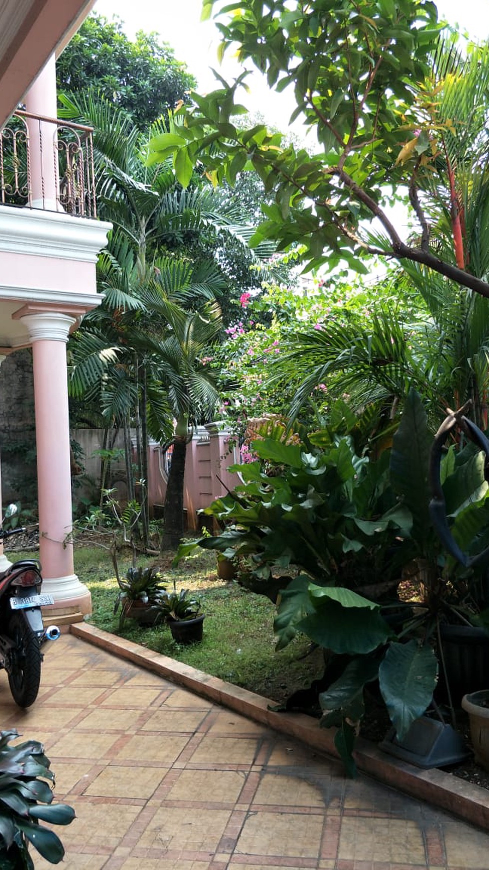 Rumah Perlu Sedikit Renovasi Lokasi Strategis, dan Hunian Nyaman @Jakarta Selatan, Dekat Holland BAkery