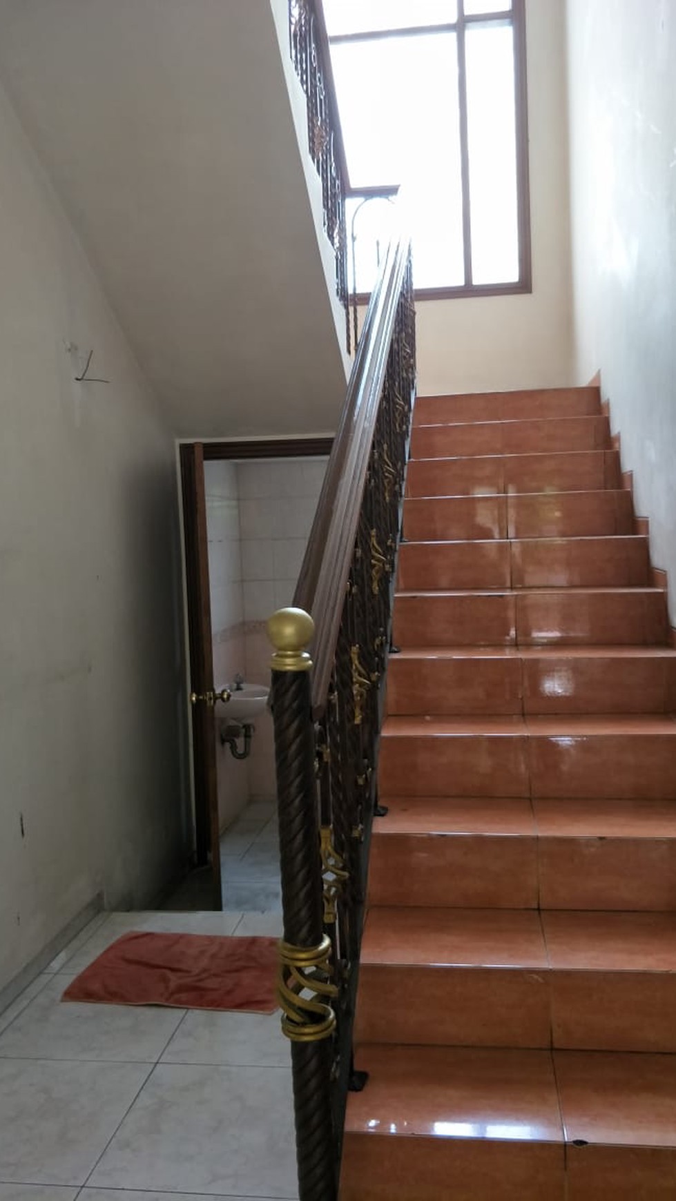 Rumah Perlu Sedikit Renovasi Lokasi Strategis, dan Hunian Nyaman @Jakarta Selatan, Dekat Holland BAkery