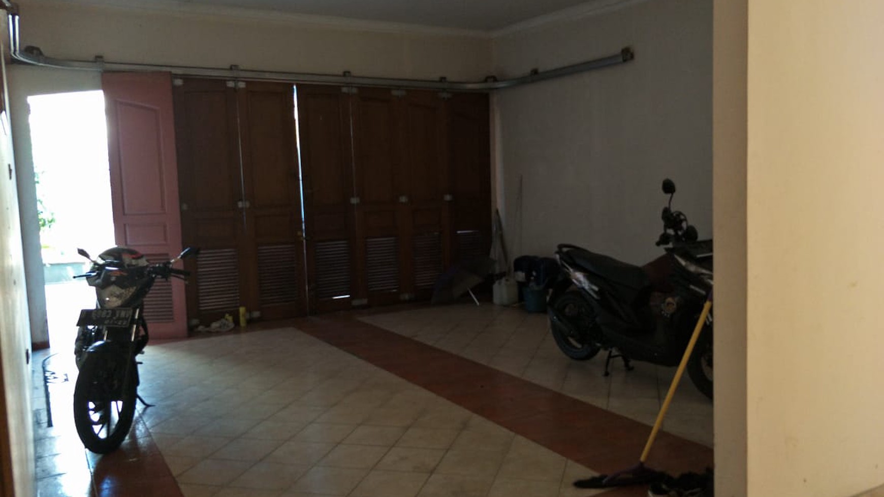 Rumah Perlu Sedikit Renovasi Lokasi Strategis, dan Hunian Nyaman @Jakarta Selatan, Dekat Holland BAkery