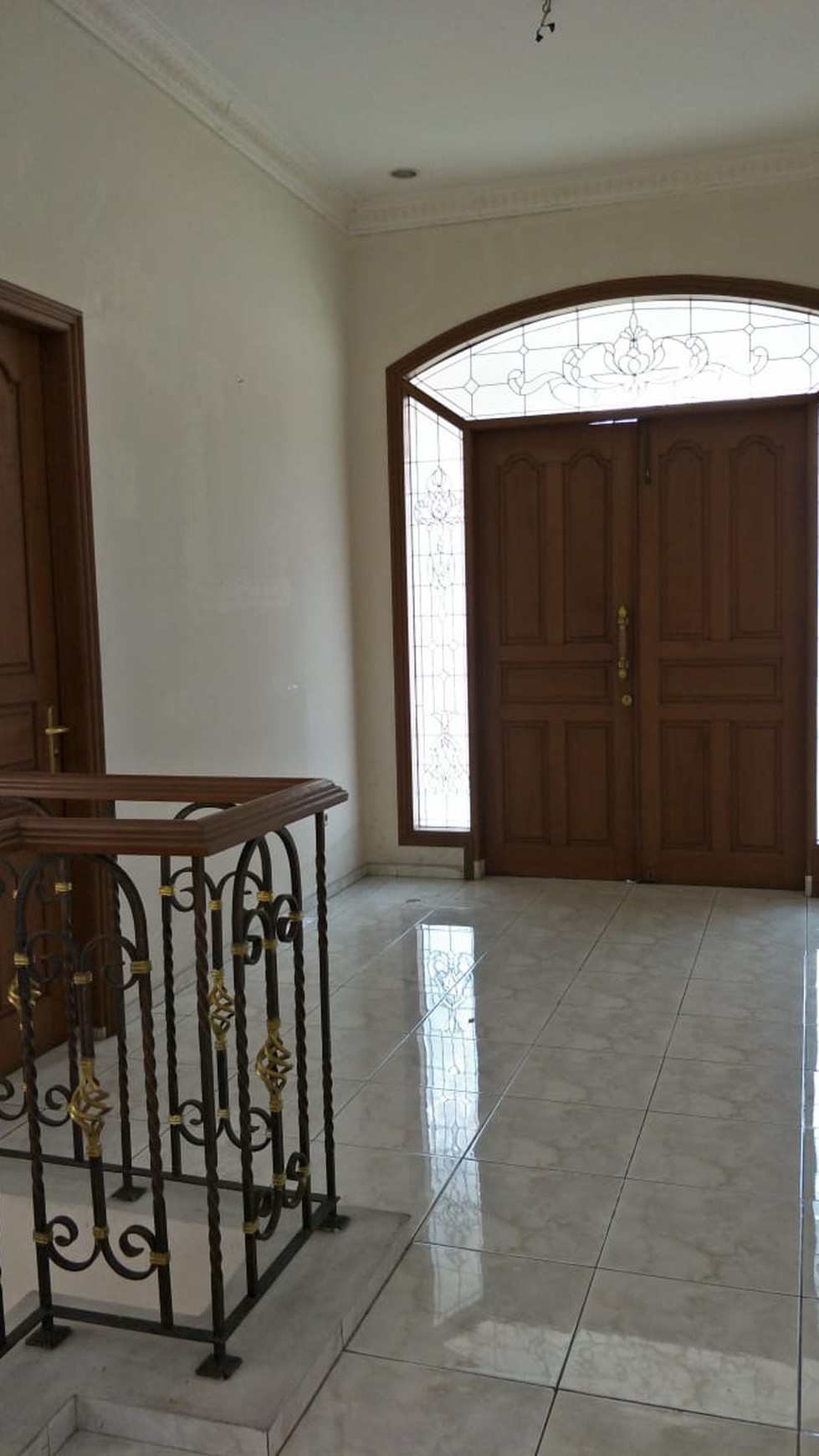 Rumah Perlu Sedikit Renovasi Lokasi Strategis, dan Hunian Nyaman @Jakarta Selatan, Dekat Holland BAkery