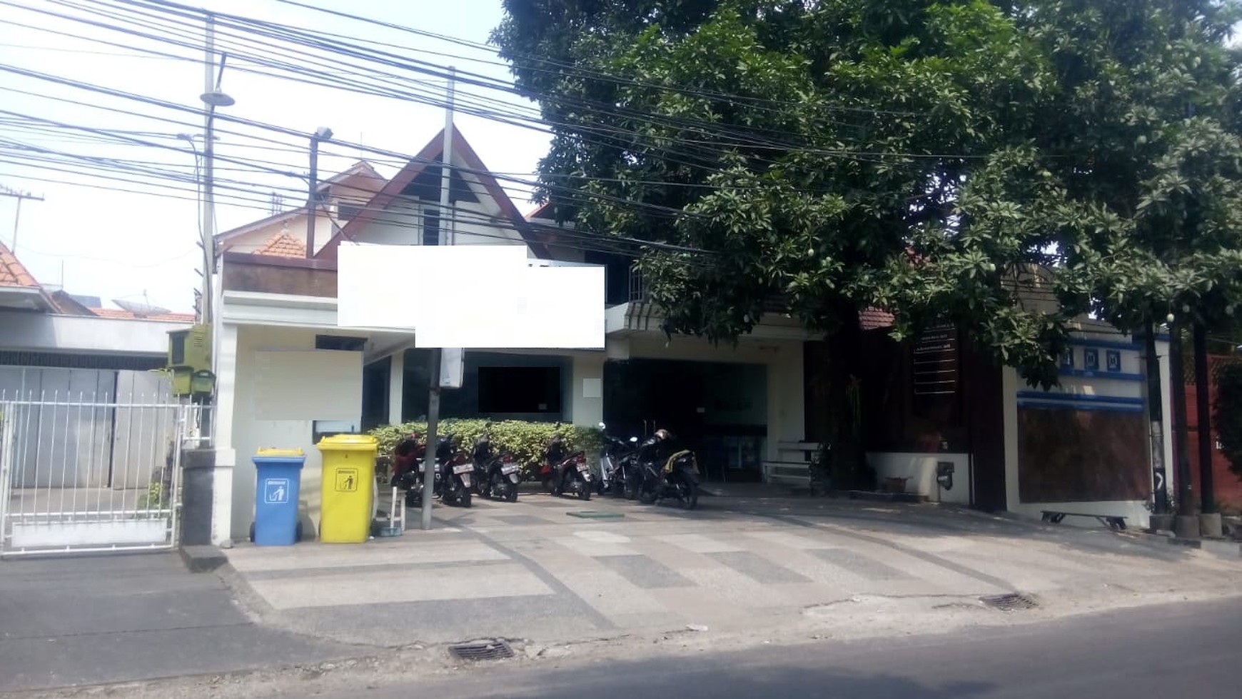 Bangunan Komersial di Cimanuk, Pusat Kota Surabaya