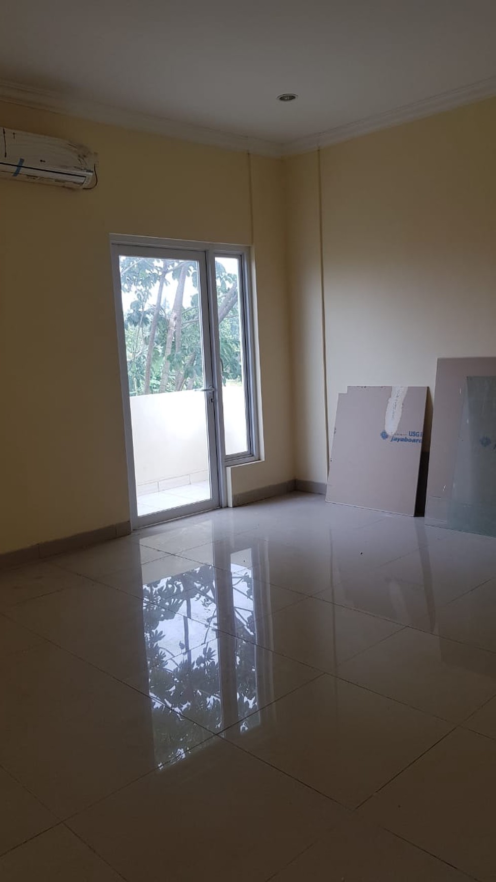 Rumah kost 100% baru, 3 lantai