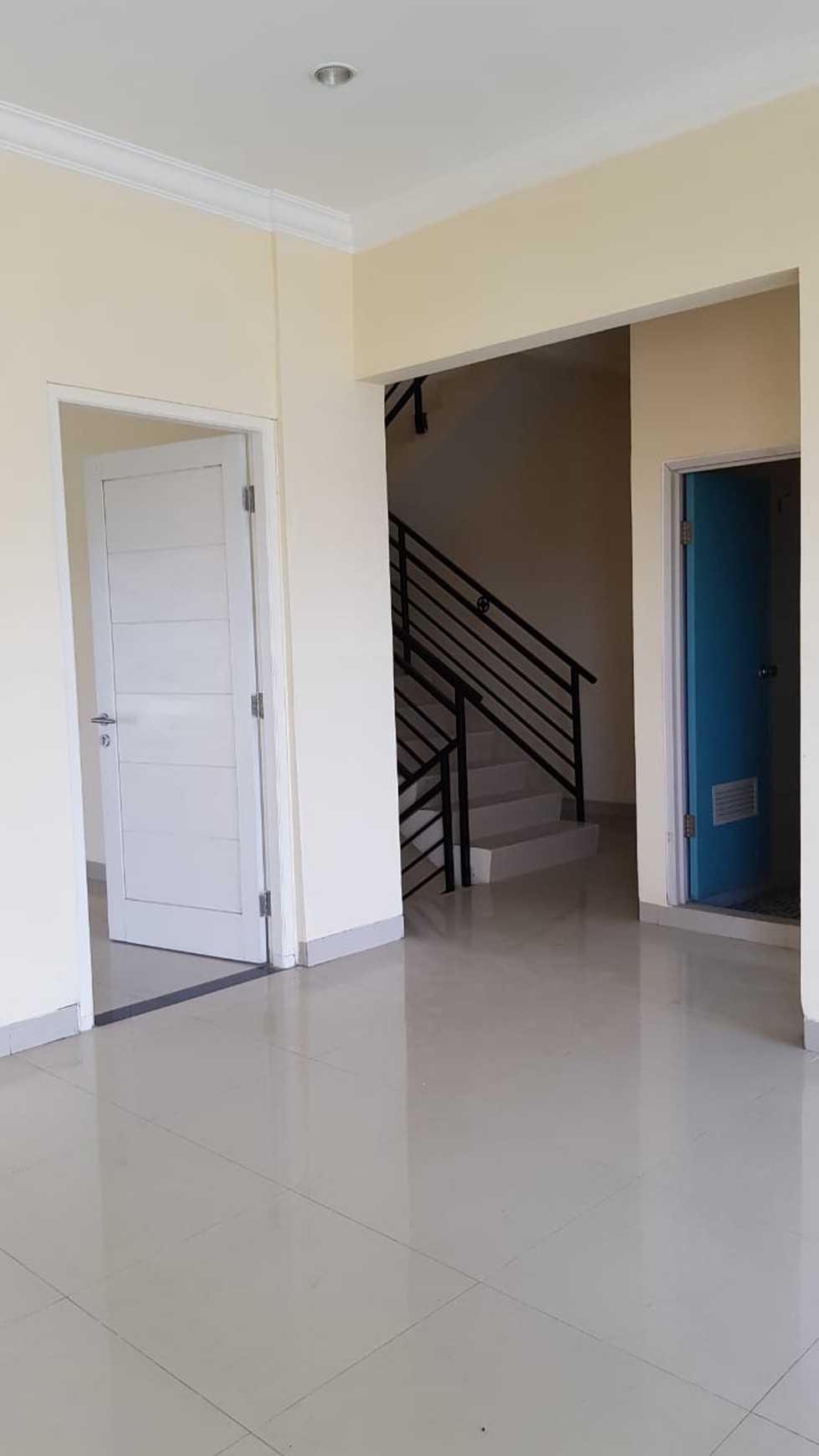 Rumah kost 100% baru, 3 lantai