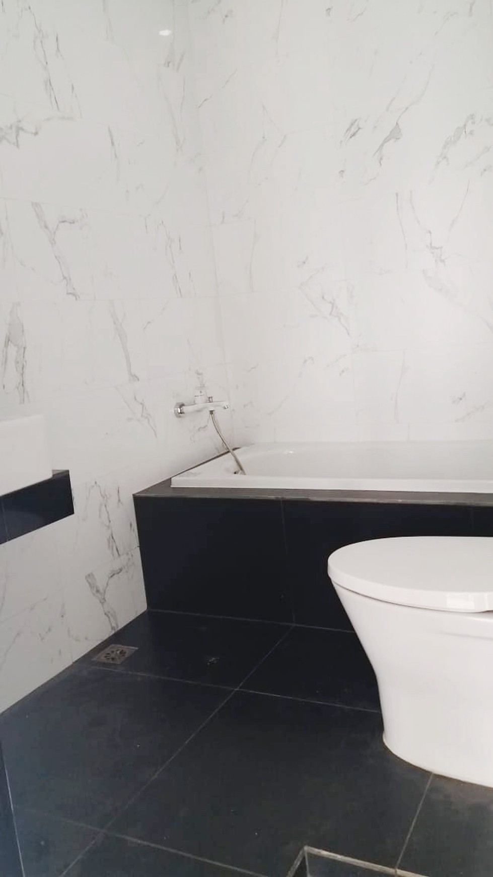 Rumah Indent 6Bulan, nyaman, dan lokasi strategis di  Cluster Zamzam, Graha Raya Bintaro