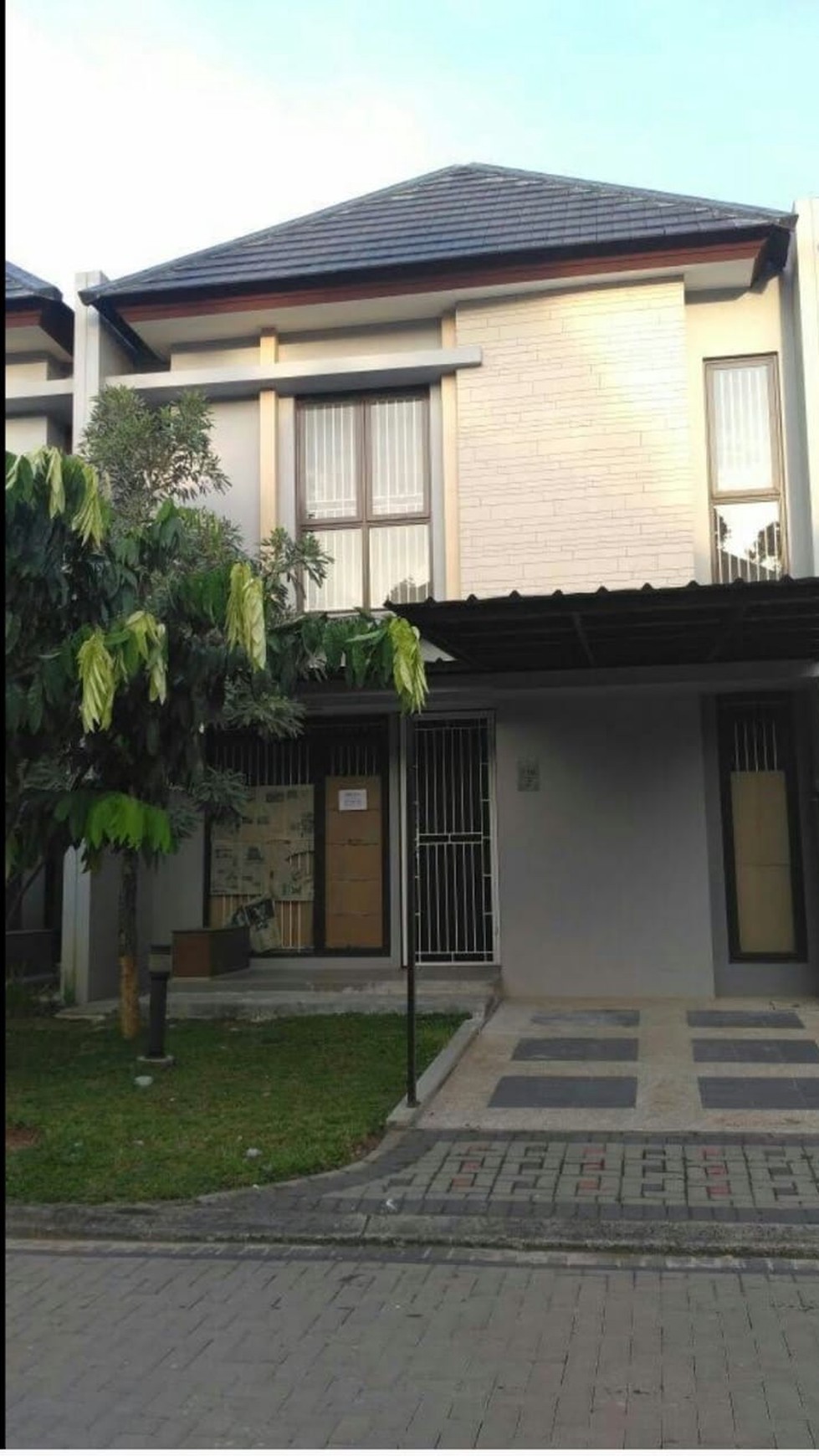 Rumah minimalis 2 lantai di Perumahan Eminent Cluster Precia di BSD Tangerang