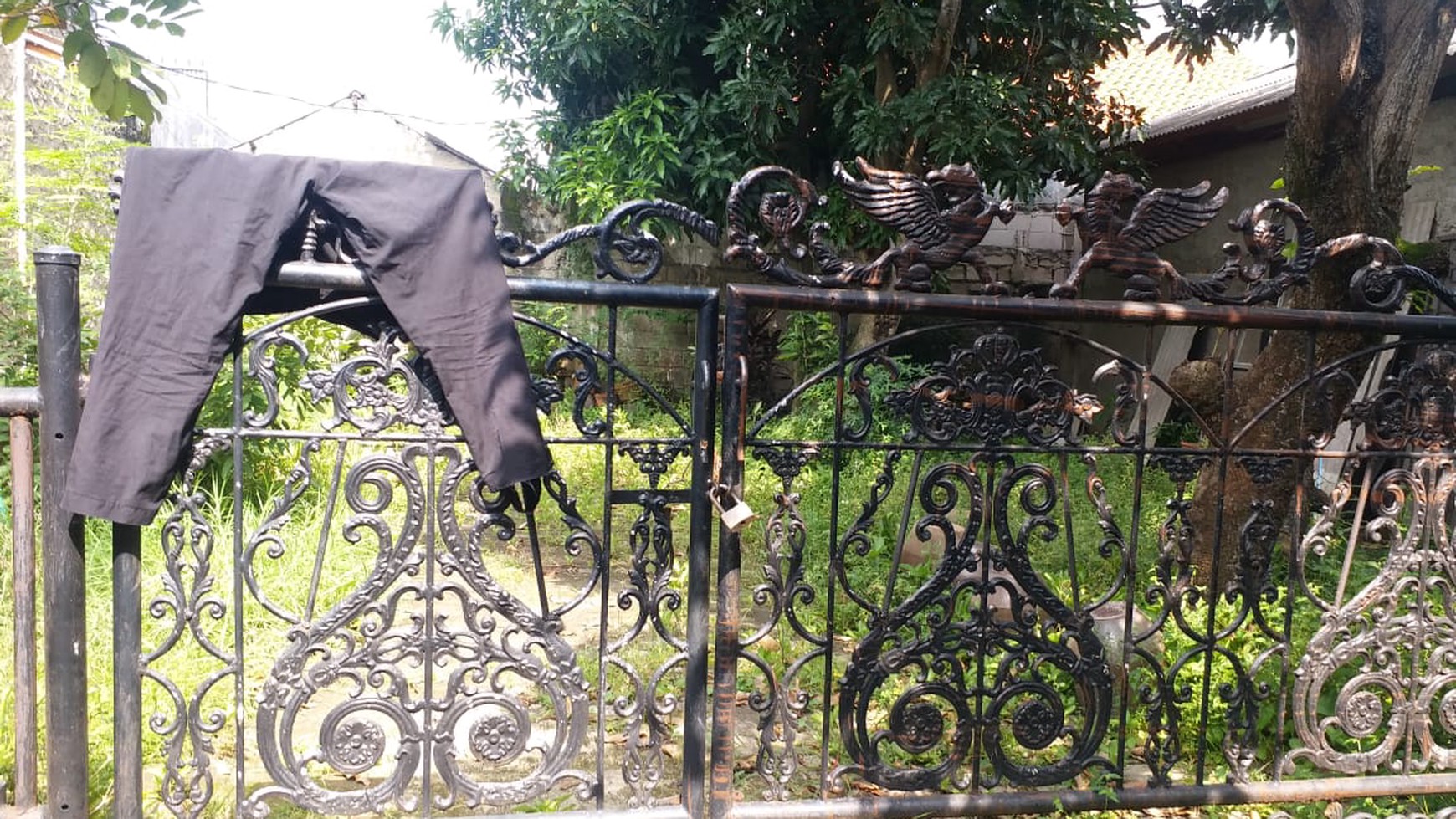 Dijual Rumah Megah Di JL. Kavling Pemda Blok PGRI - Tangerang