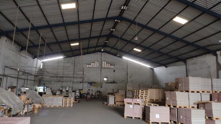 Gudang margomulyo luas 1300 m