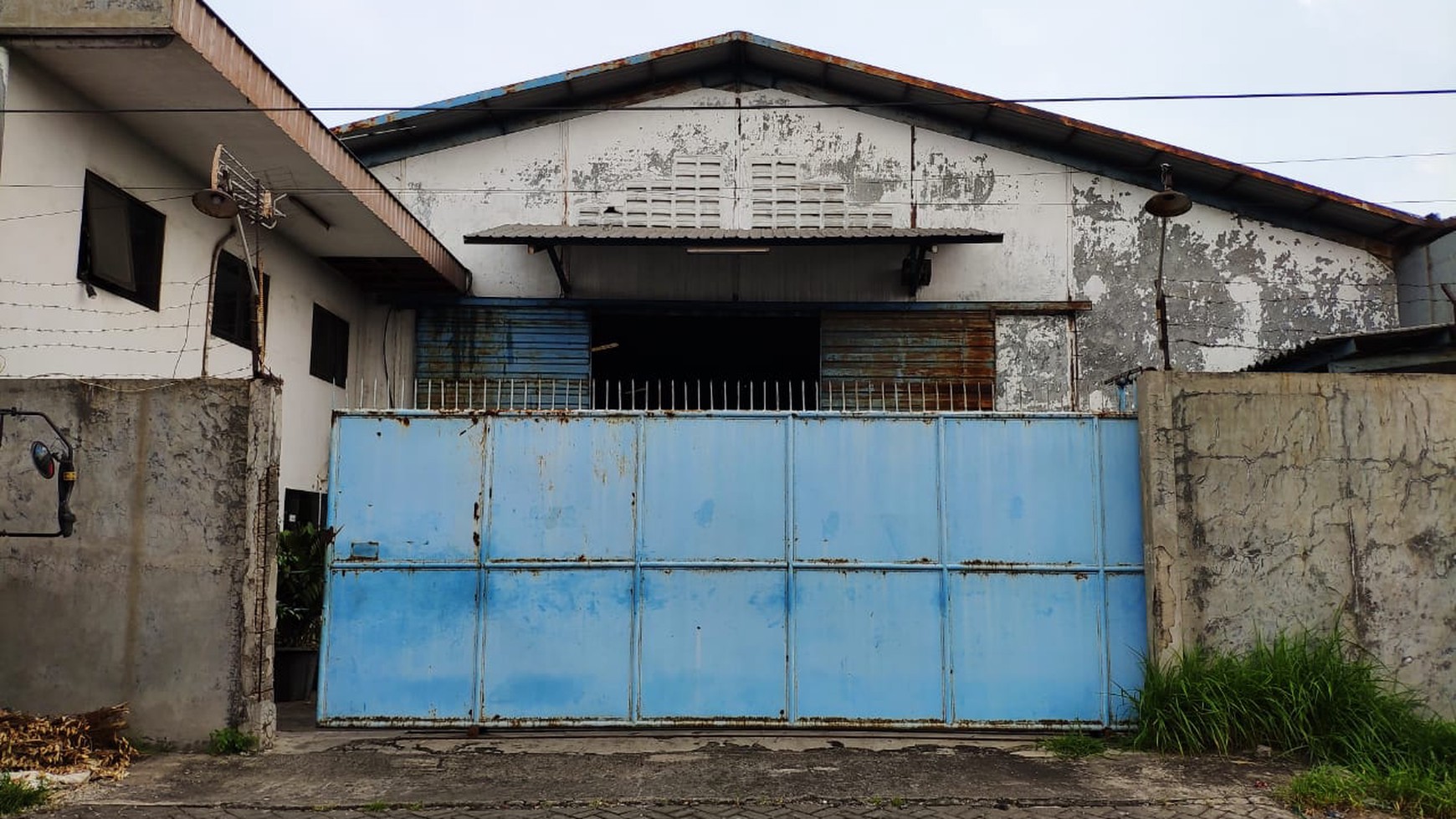 Gudang margomulyo luas 1300 m