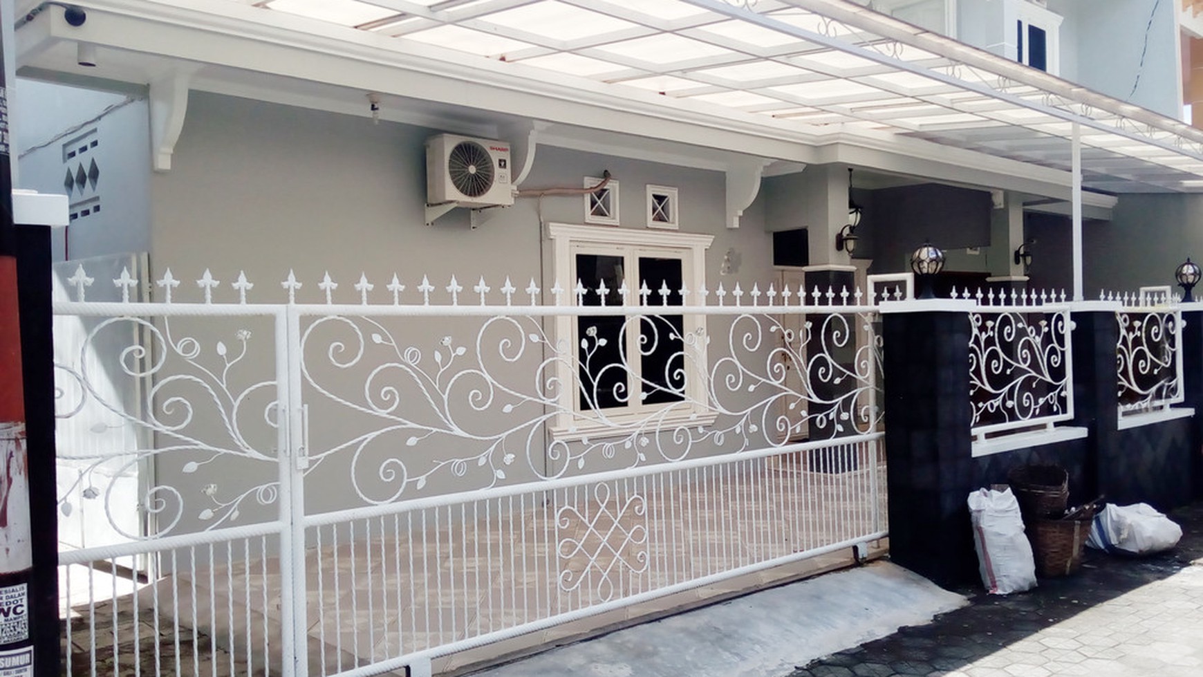 RUMAH MEWAH COCOK UNTUK KELUARGA/KOST/GUEST HOUSE, MINOMARTANI.
