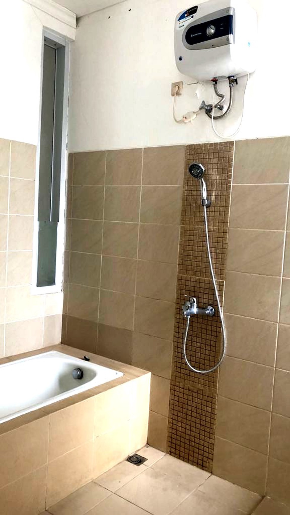 Rumah Minimalis-Swimmimg Pool harga 3,3M nego sampai DEAL, MURAH!!!